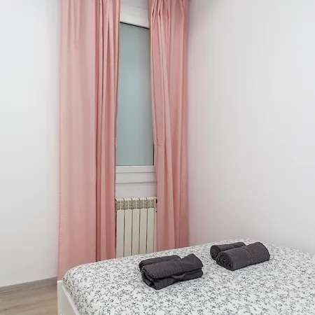 Apartment 4br - 2bh 2 Min From Sagrada Familia *